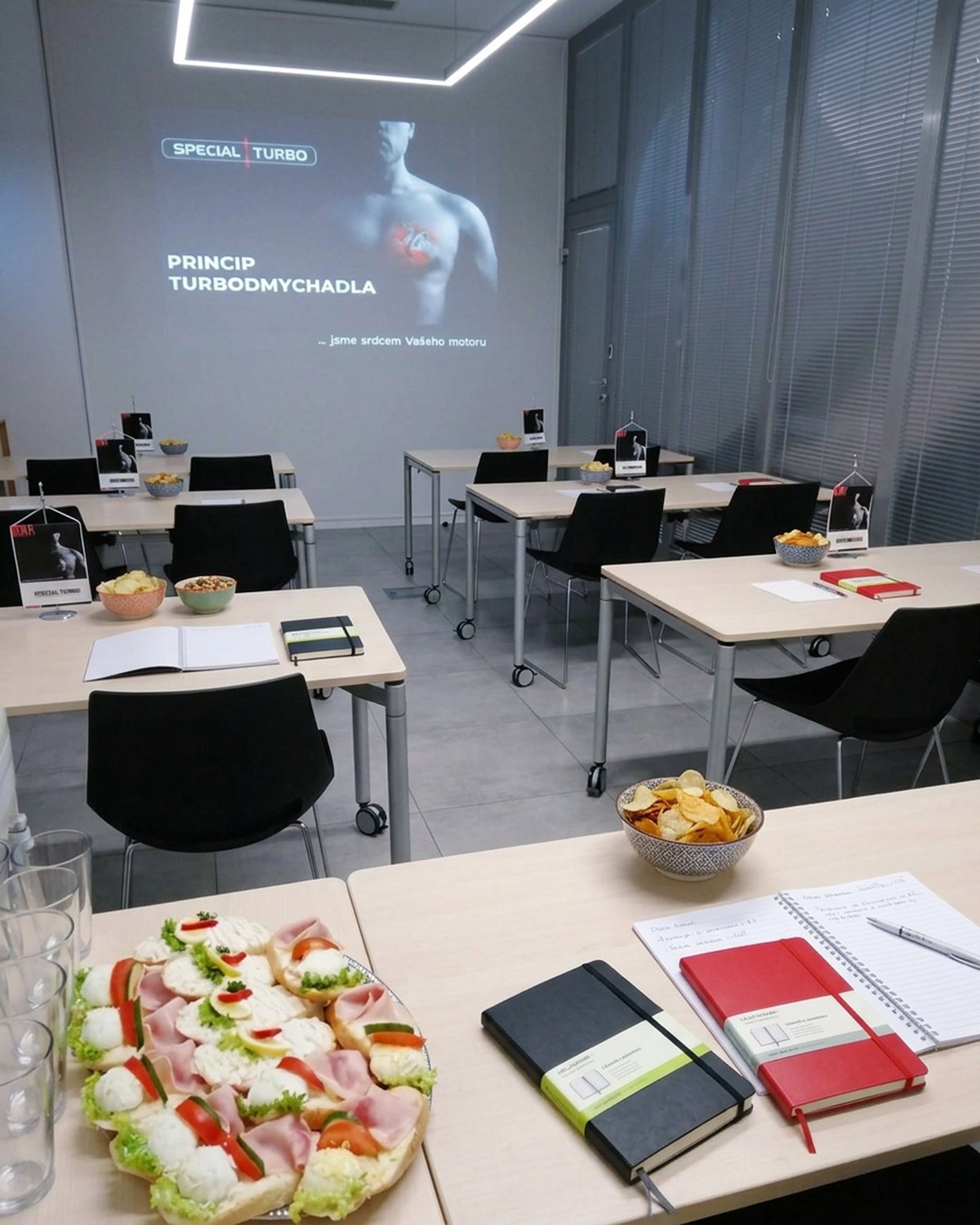 Školicí učebna SPECIAL TURBO s promítanou prezentací o principu turbodmychadla
